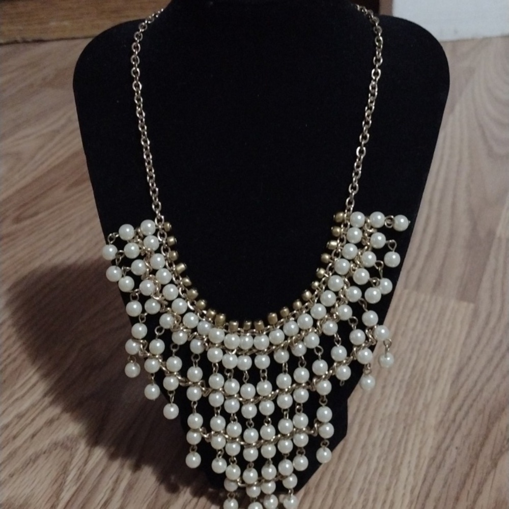 VINTAGE IVORY FAUX PEARL DANGLE GOLD-TONE ACCENTED CHOKER COLLAR 18 -21 NECKLACE
